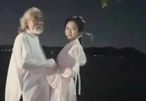 大导演张纪中怎么变成这样了（与娇妻被网友嘲讽作秀爷孙恋只为网络挣钱）