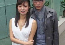 十几年前的孙红雷头发挺飘逸（戴眼镜挺乖的但大哥范藏不住）