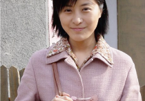 演员王雅捷唱歌（回顾她的成长经历从童年到青年时期她都有些不自信）
