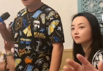 演员谢广坤妻子（或许这位年轻女孩不是别人就是他自己的亲女儿吧）