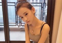 李玉洁daisy比基尼照片   她在一次偶然的机会中被星探发掘