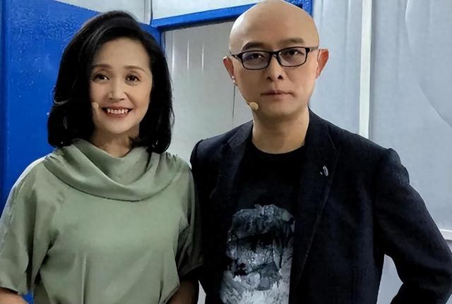 黄菡与女儿的深情时刻